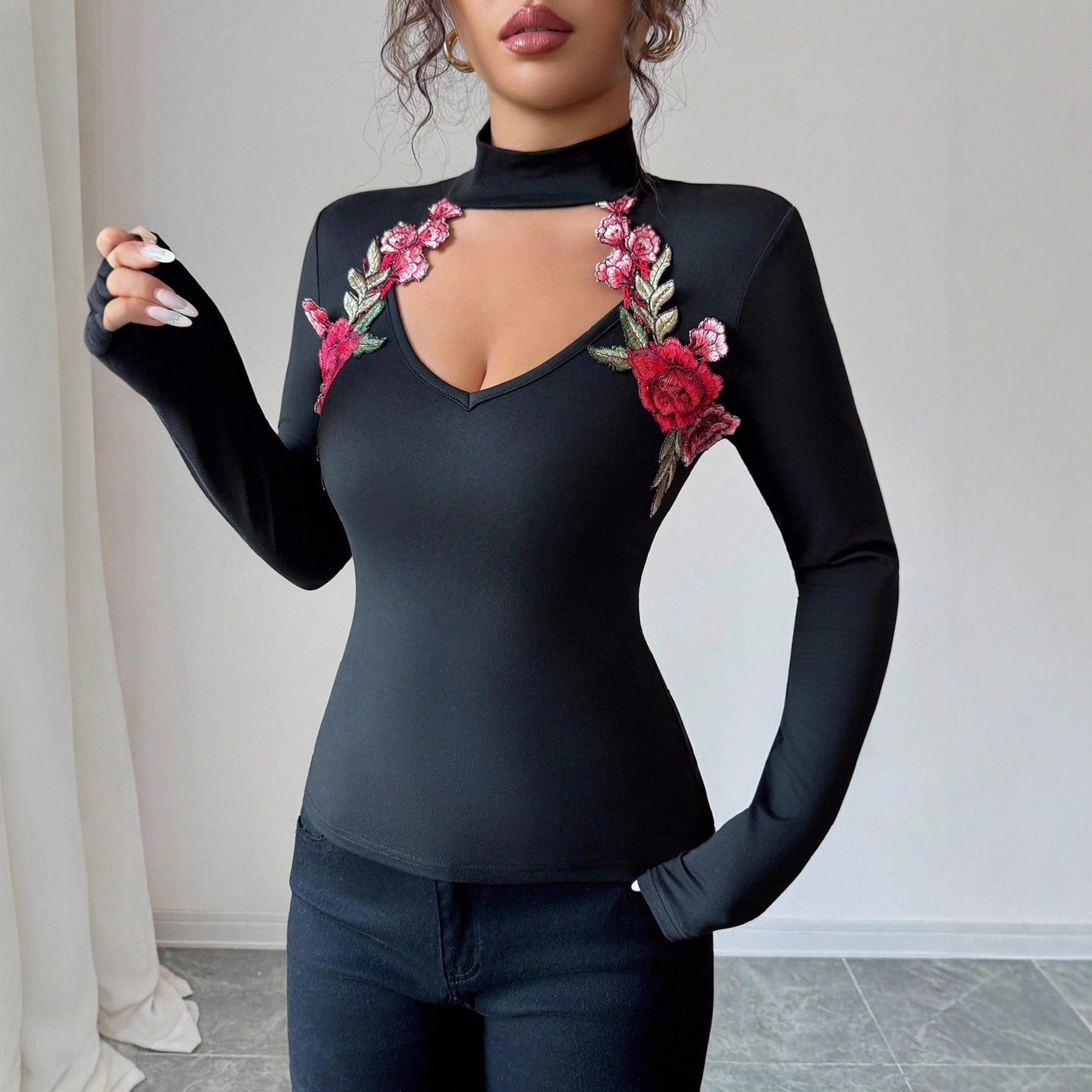 V-neck Hollow-out Patchwork Fashionable Embroidered Slim-fit